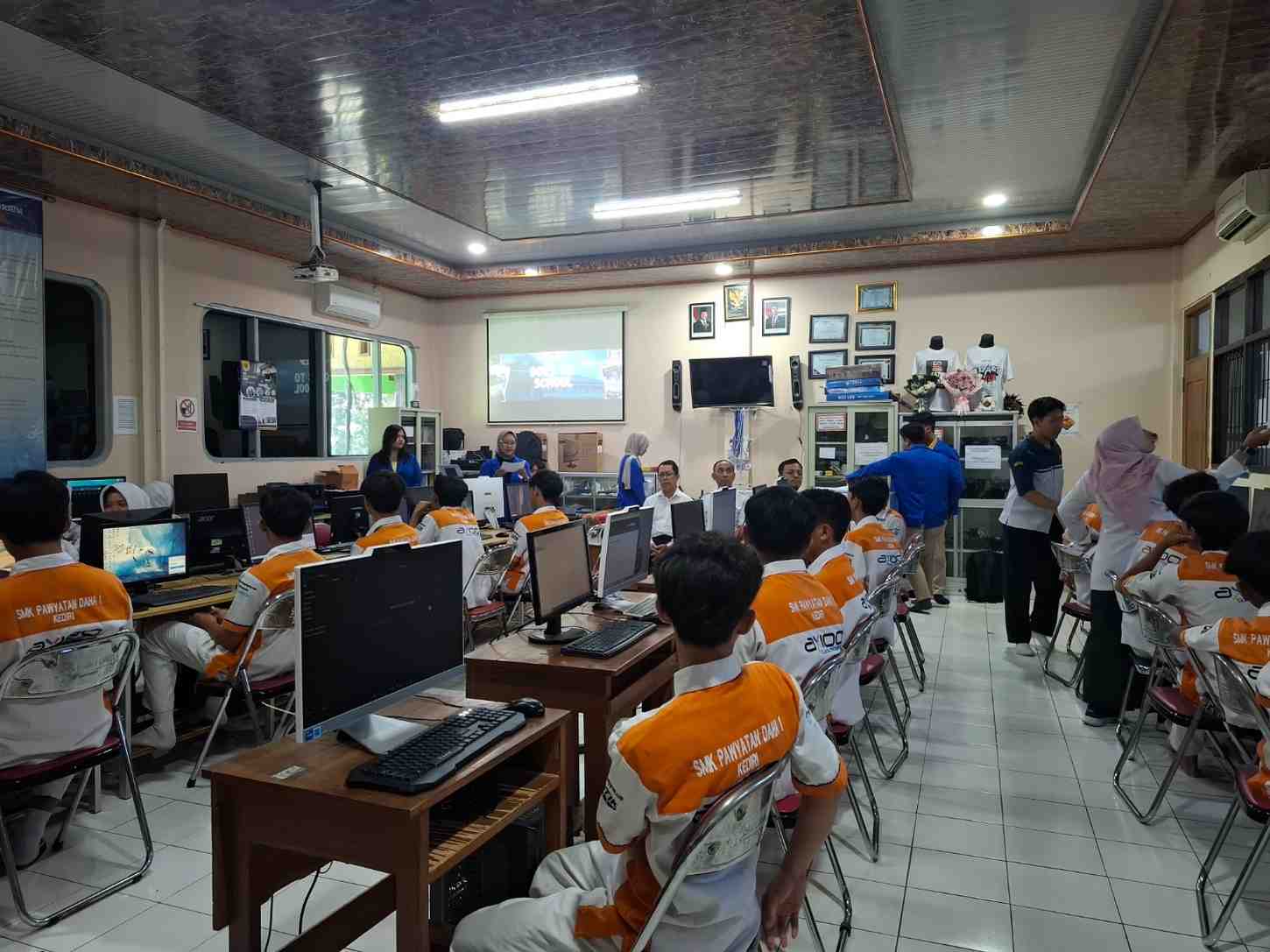 GOES TO SCHOOL BATCH 2